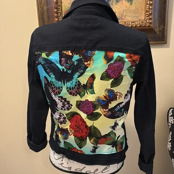 🦋Htrailz Classic soft denim with satin butterfly & floral back boutique jacket - Picture 1 of 13